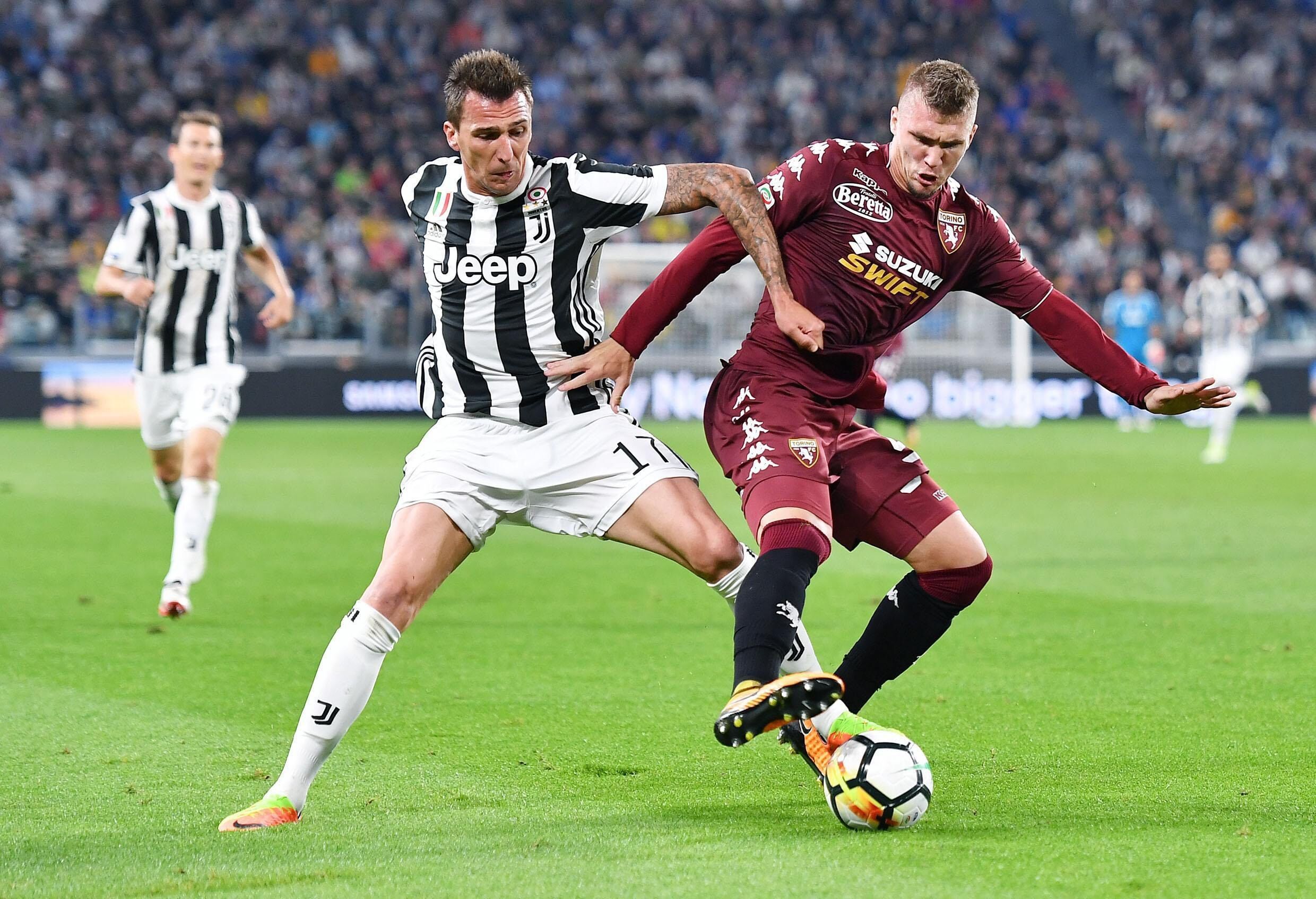 有惊无险，小麦和孔蒂所乘飞机警告灯误报导致飞机迫降（虚惊一场，小麦与孔蒂所乘航班因警示灯误报紧急降落）