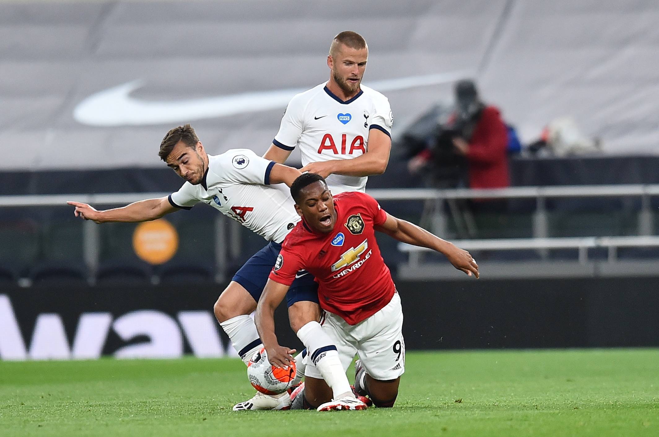 西班牙青训球队开除4名U16球员，他们曾为泄愤持刀威胁对手（因赛后泄愤持刀恐吓对手，西班牙一青训队解雇4名U16球员）