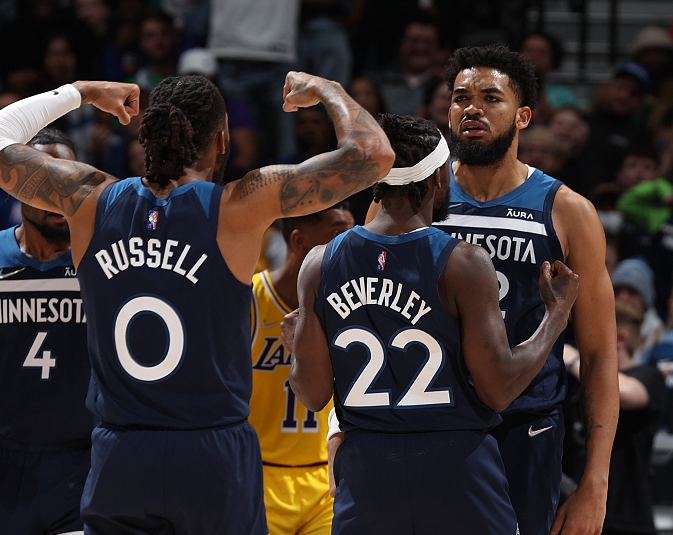 鹈鹕将围绕费尔斯、奎因重建，愿听取锡安、墨菲与琼斯的报价（鹈鹕重建围绕费尔斯与奎因，愿听取对锡安、墨菲、琼斯的交易报价）