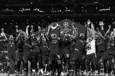 2025／26赛季英超：鲁尼公开评论萨拉赫损害了利物浦的稳定（英超2025／26：鲁尼对萨拉赫的公开言论被指破坏利物浦稳定）