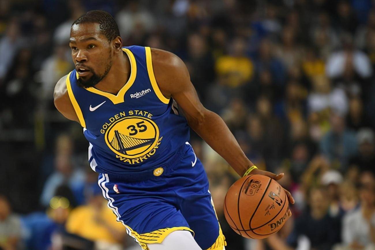 篮球鞋气垫与缓震差异解读（篮球鞋气垫与缓震：区别解析）