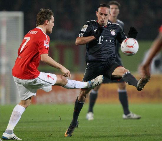 从“水土不服”到中场中坚，斯洛特冒险启用维尔茨收获显著成效（从短暂水土不服到中场定海神针，斯洛特大胆启用维尔茨收获显著回报）