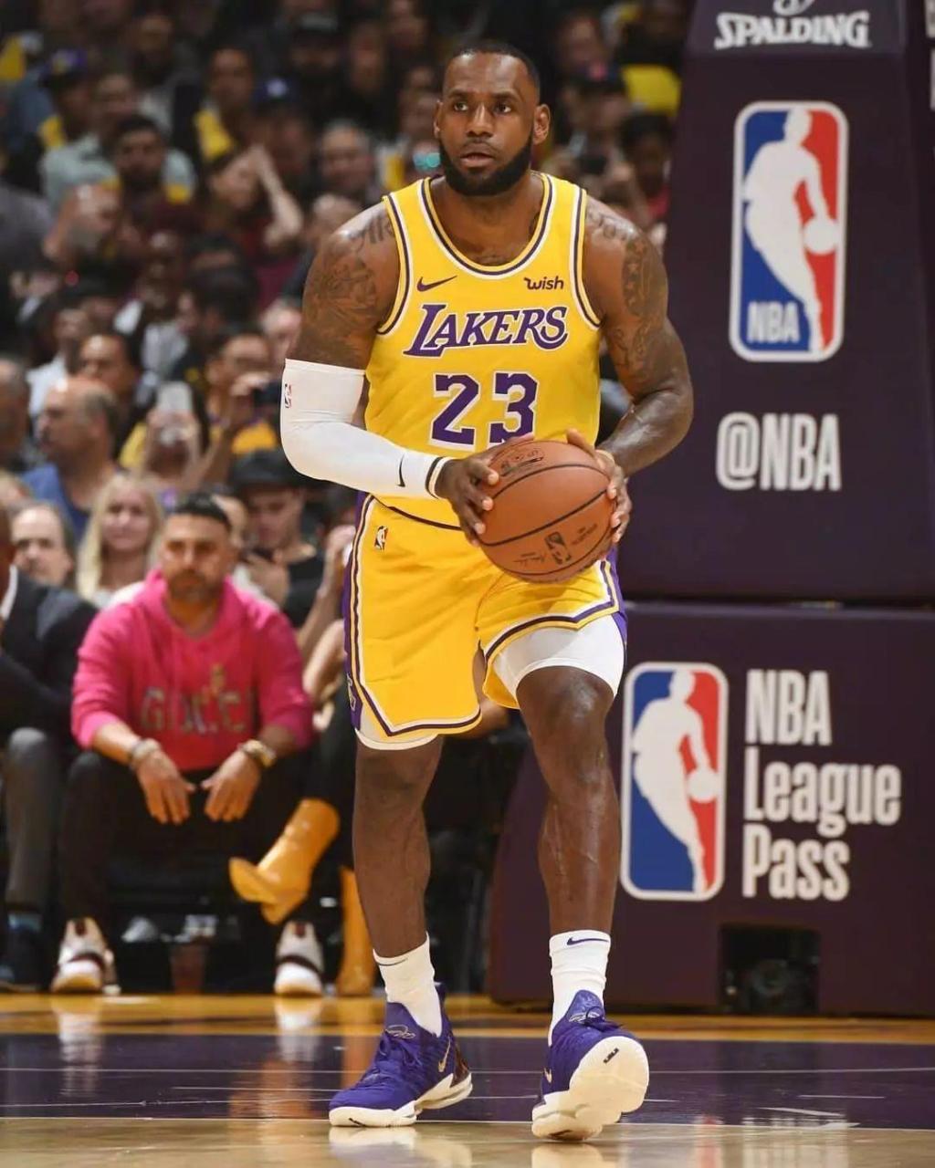 森保一：全队出色防守完成了零封，击败加纳会增强球员的信心（森保一：零封彰显团队防守，战胜加纳将提振球员信心）