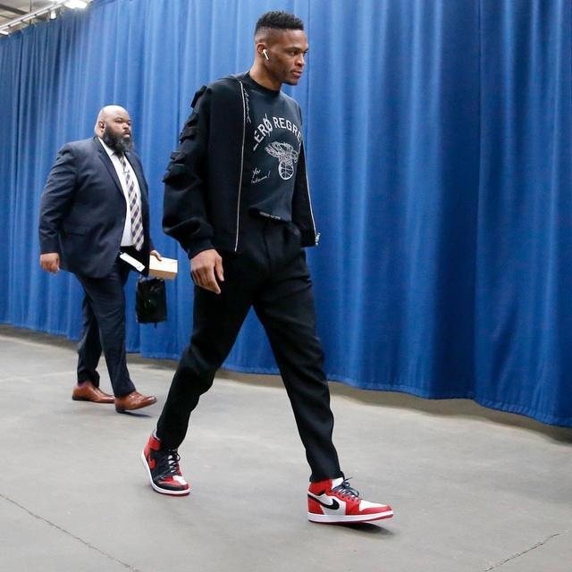 你以为水火不容的耐克和阿迪，有钱也得一起挣（看似对立的耐克与阿迪，赚钱也能联手）