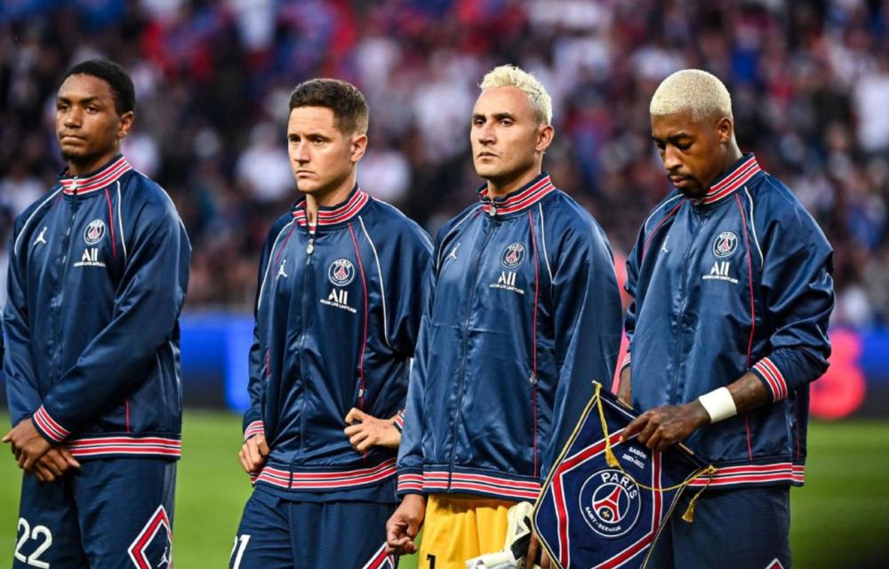 这些明星，两边死对头的球衣都有……（这些明星，把宿敌双方的球衣都集齐了）