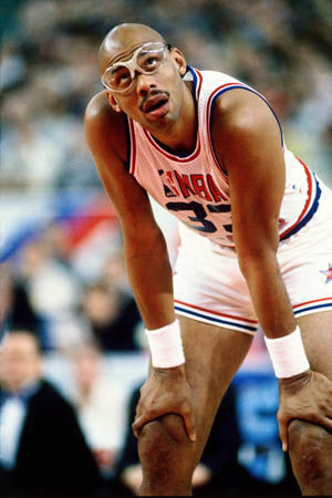 社交媒体讨论持续发酵（社媒热议不断升级）