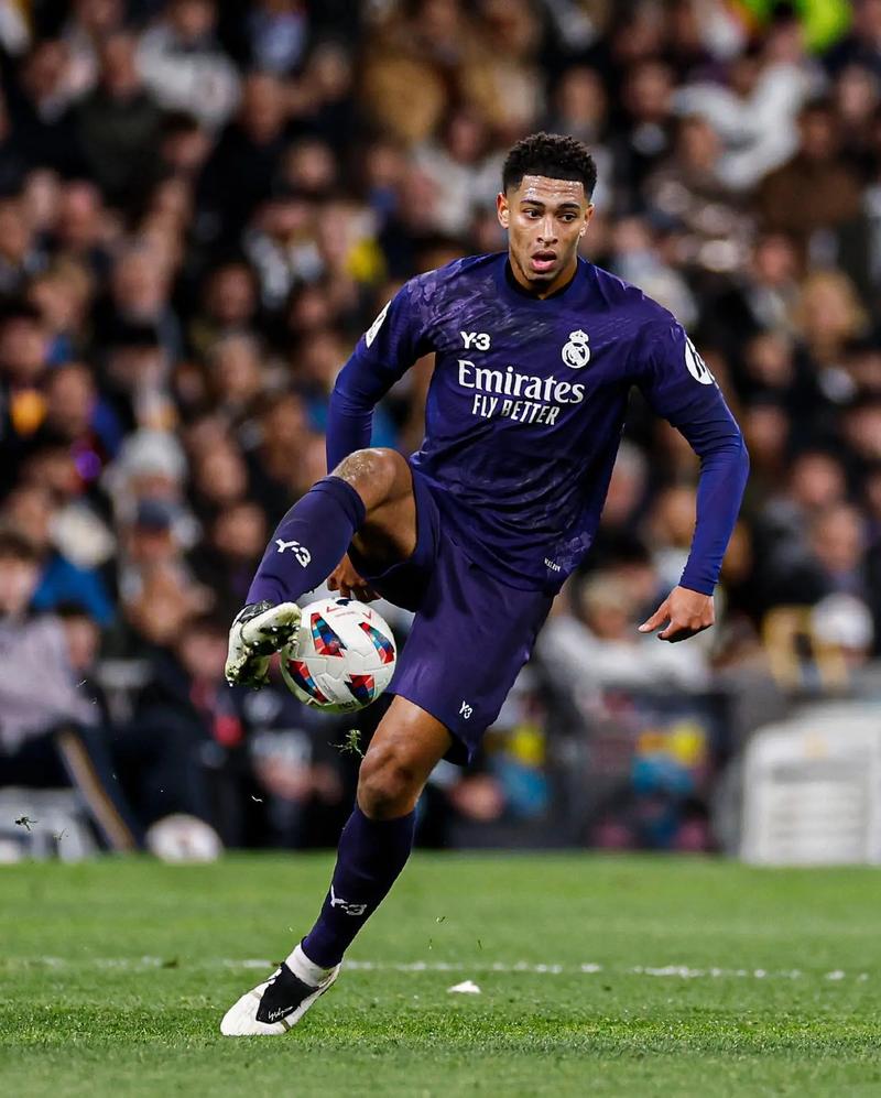 曝沙特欲1亿签青木，若成交曼联坐收3700万！但还需给另一队分成（据称沙特砸1亿求购青木，成交曼联可进账3700万，仍需与另一队分成）