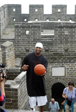 外媒：梅西在印度的雕像由45人耗费27天建成，高21.3米（外媒称：印度梅西雕像高21.3米，45人历时27天打造）