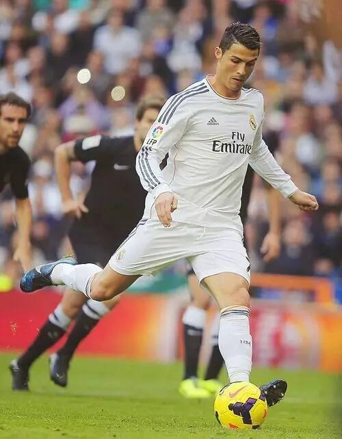 罗马诺：约尔迪-克鲁伊夫或马克斯维尔可能出任阿贾克斯总监