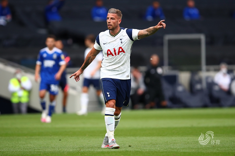 哈登三节5分小卡23中10，灰熊新秀暴走23+14+5，主场逆转快船（灰熊主场逆袭快船：新秀23+14+5爆棚，哈登三节仅5分，小卡23投10中）