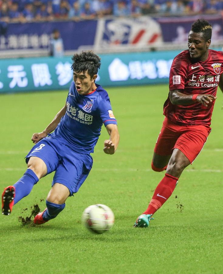 曼联后防连连犯错饱受批评（曼联防线失误不断，备受质疑）